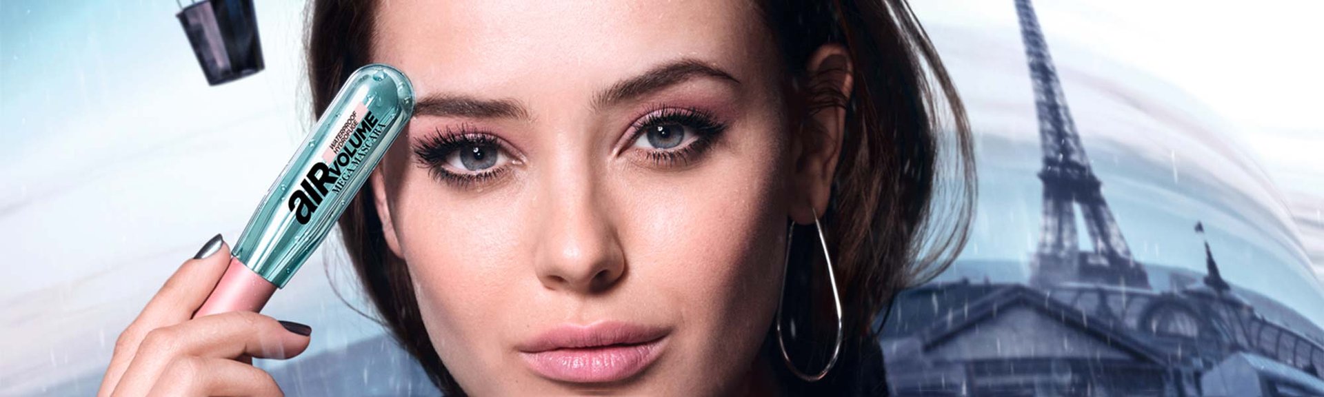 Pásate a las máscaras de pestañas waterproof como Katherine Langford y hazlo de la mano de Air Volume Waterproof de L’Oréal Paris. ¡Resistencia y volumen extremos!